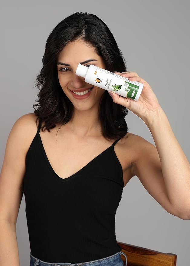 Herbal Hair Strengthening Shampoo with Shikakai & Reetha Extracts (200 ml)